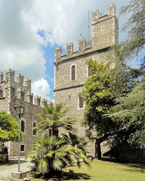 Vendi un castello