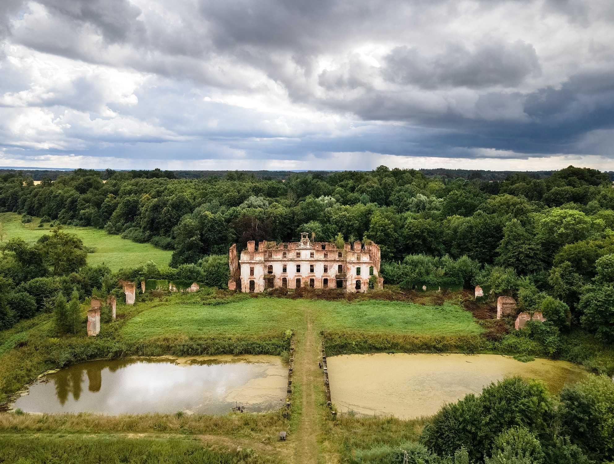 Immagini Famoso castello abbandonato nell'ex Prussia orientale