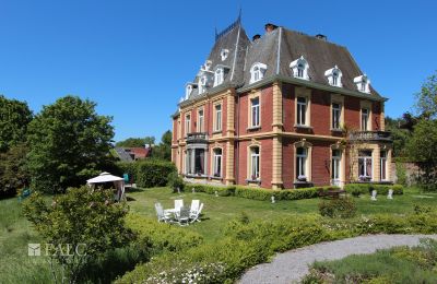 Castello in vendita Fays, Wallonie, Ansicht vom märchenhaften Garten