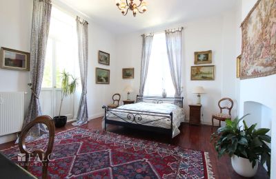 Castello in vendita Fays, Wallonie, Schlafzimmer im 1.OG des zweiten Traktes