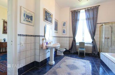 Castello in vendita Fays, Wallonie, Badezimmer im 1.OG des zweiten Traktes