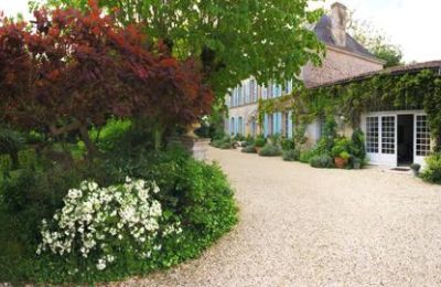 Casa padronale in vendita Gémozac, Nuova Aquitania:  Das Landhaus mit Vorplatz und Garten