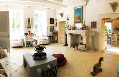 Casa padronale in vendita Gémozac, Nuova Aquitania:  Der Wohnraum mit offenem Kamin und Zugang zum Wintergarten