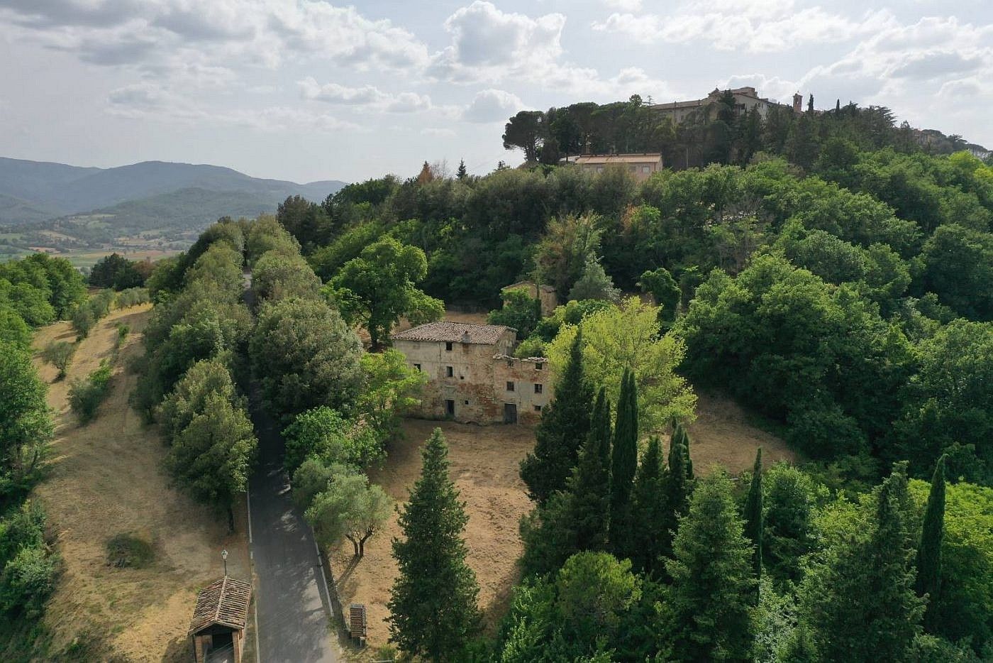 Immagini La Piaggia - Casa di campagna da ristrutturare in Umbria