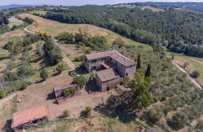 Casale in vendita Asciano, Toscana:  RIF 2982 Anwesen und Zufahrt