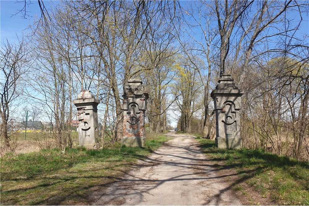 Immagini Parco del castello elencato vicino a Varsavia 