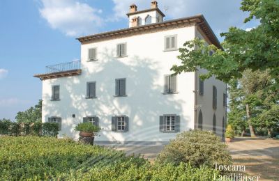 Immobili di carattere, Villa storica vicino ad Arezzo con vigneto e oliveto