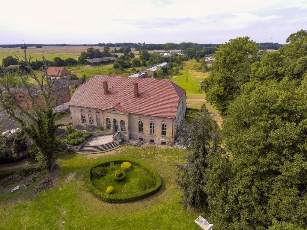 Immagini Casa padronale con terreno a Przybysław, Pomerania Occidentale
