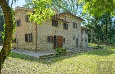 Immobili di carattere, Storica casa del traghetto sulle rive del Tevere in Umbria