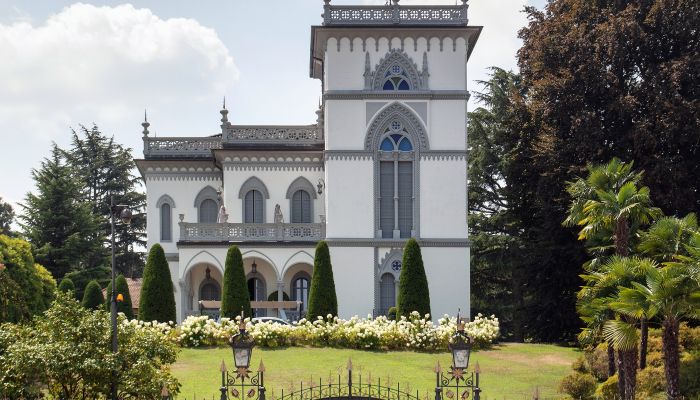 Villa storica in vendita 28040 Lesa, Piemonte,  Italia