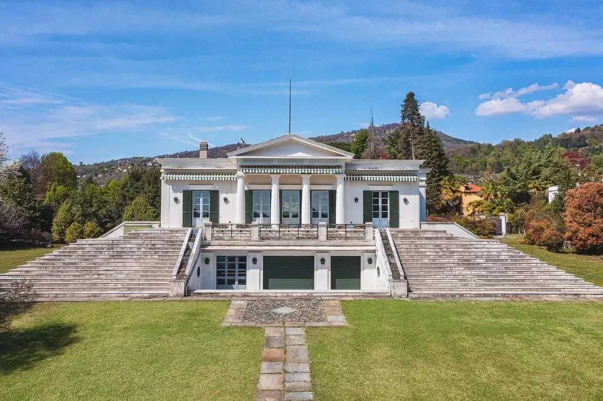 Immagini Elegante villa sul Lago Maggiore a Lesa