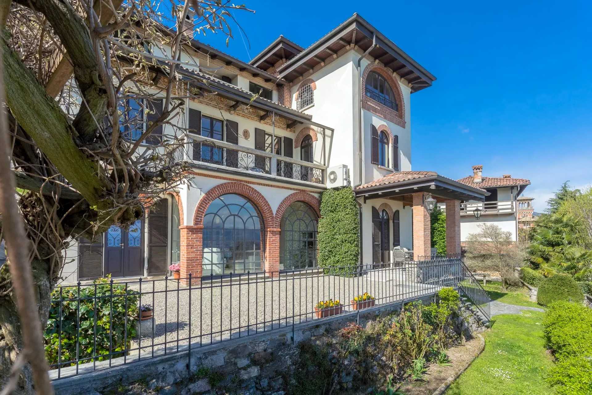 Immagini Villa in stile liberty con vista sul lago vicino a Stresa