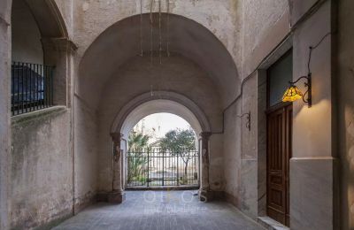 Palazzo in vendita Manduria, Puglia:  Ingresso