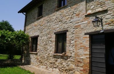 Casale in vendita Promano, Umbria:  Ingresso