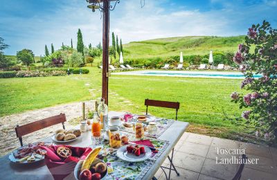 Casa rurale in vendita Castiglione d'Orcia, Toscana:  RIF 3053 Sitzmöglichkeit mit Blick auf Pool