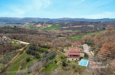 Casale in vendita Marciano della Chiana, Toscana:  RIF 3055 Blick auf Haus und Umgebung