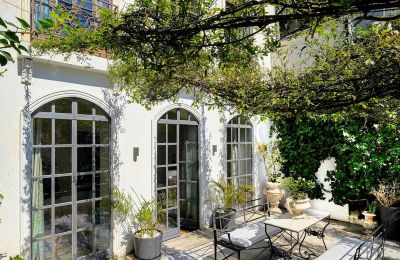 Villa storica in vendita İstanbul, Tom Tom, Nur-i Ziya Sokak, , Vista esterna
