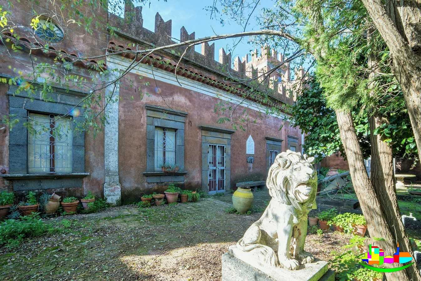 Immagini Castello con giardino in vendita in Sicilia