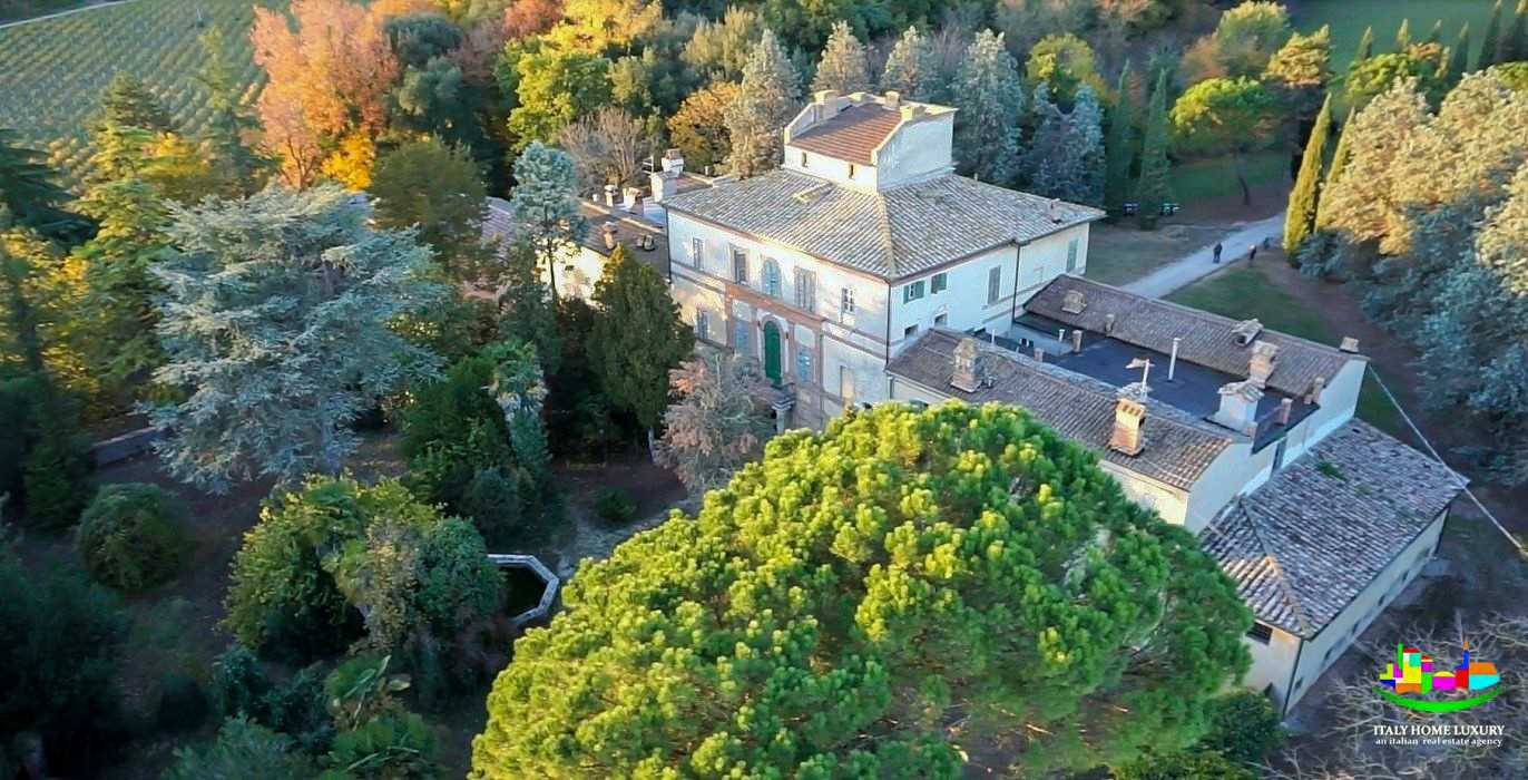 Immagini Prestigioso Palazzo d’epoca in vendita con Parco