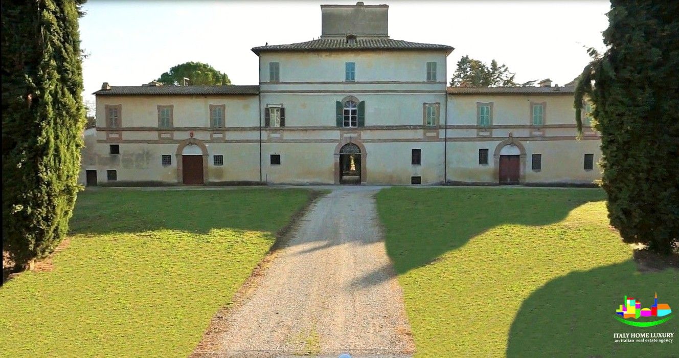 Immagini Prestigioso Palazzo d’epoca in vendita con Parco