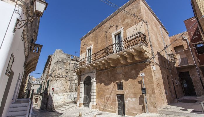 Palazzo in vendita Oria, Puglia,  Italia