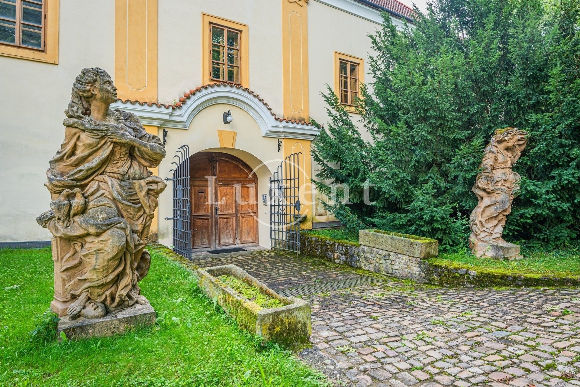 Immagini Proprietà eccezionale vicino a Praga: la fortezza di Třebotov