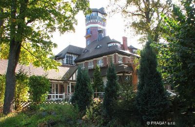 Villa storica in vendita Karlovy Vary, Karlovarský kraj, Vista esterna