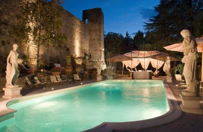 Castello in vendita 06053 Deruta, Umbria:  Piscina