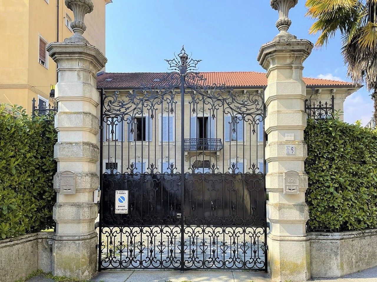 Immagini Villa d'epoca in posizione centrale a Verbania-Intra
