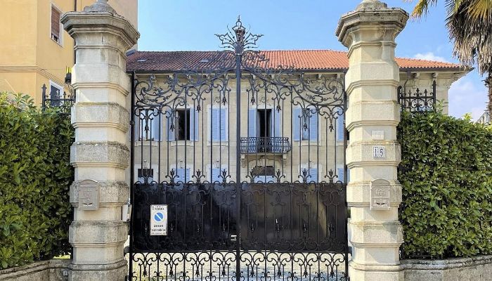 Villa storica in vendita Verbano-Cusio-Ossola, Intra,  Italia