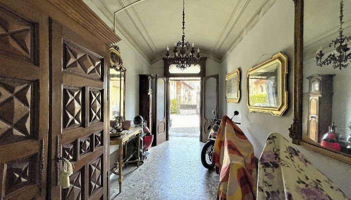 Villa storica Verbano-Cusio-Ossola, Intra 3