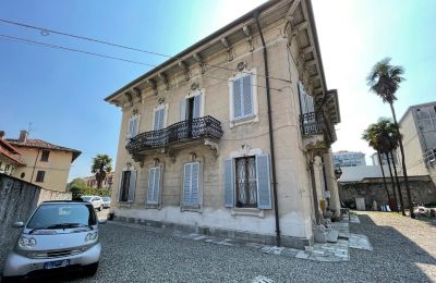 Villa storica in vendita Verbano-Cusio-Ossola, Intra, Piemonte:  Vista laterale