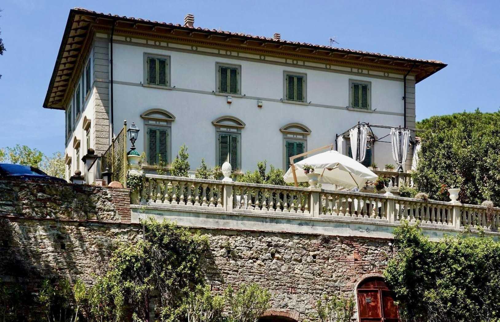 Immagini Due unità residenziali esclusive in una villa storica vicino a Pisa