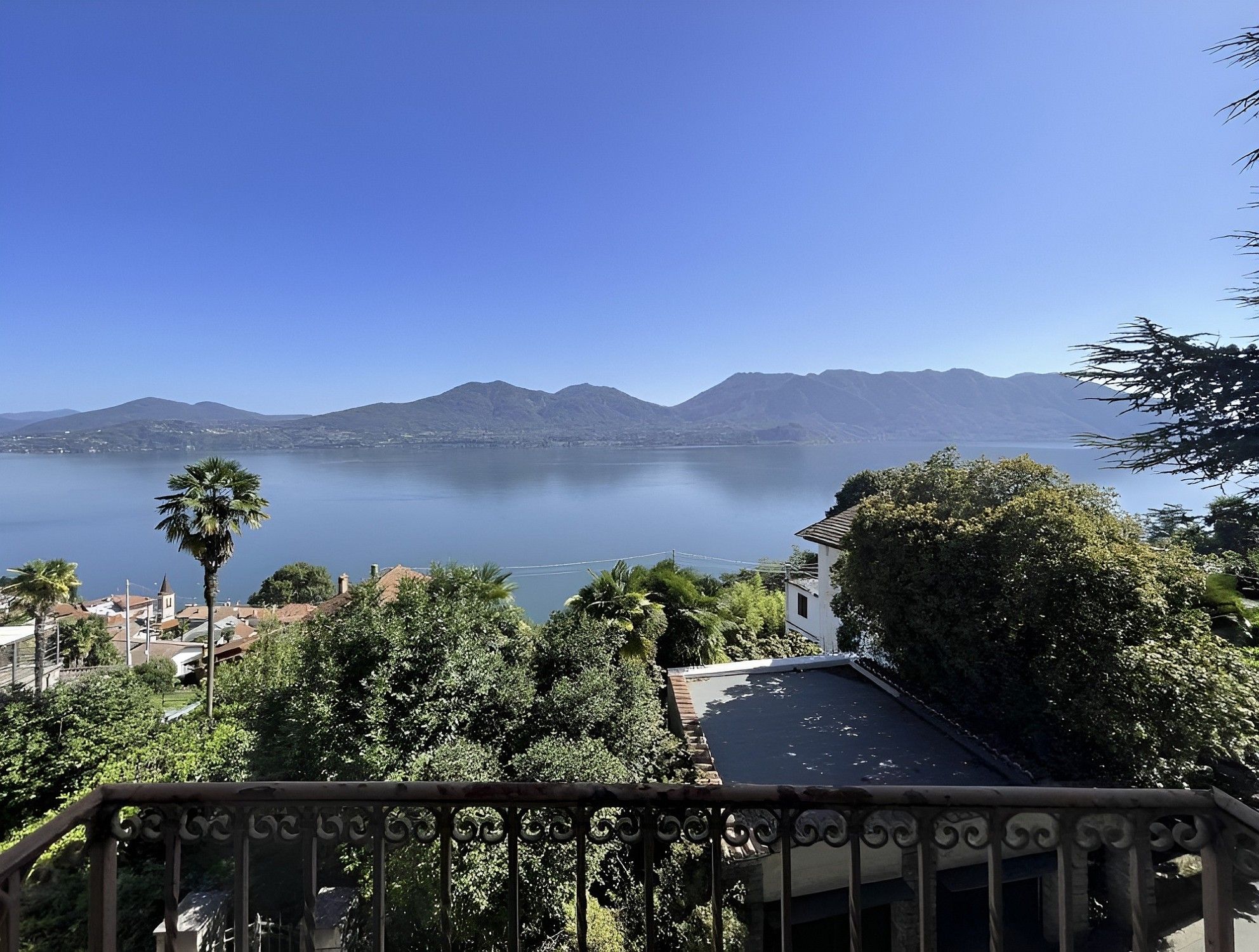 Immagini Panorama sul lago a Oggebbio: villa con dependance e giardino