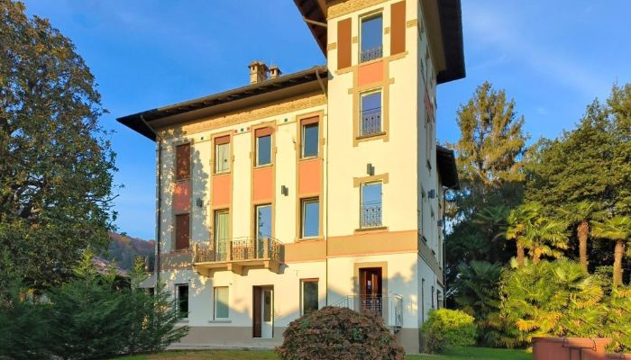 Villa storica in vendita 28040 Lesa, Piemonte,  Italia