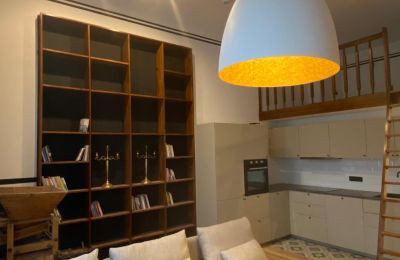 Appartamento in edificio storico in vendita Lubiechowo, Pałac w Lubiechowie, Pomerania Occidentale, Widok na salon z otwartą kuchnią 