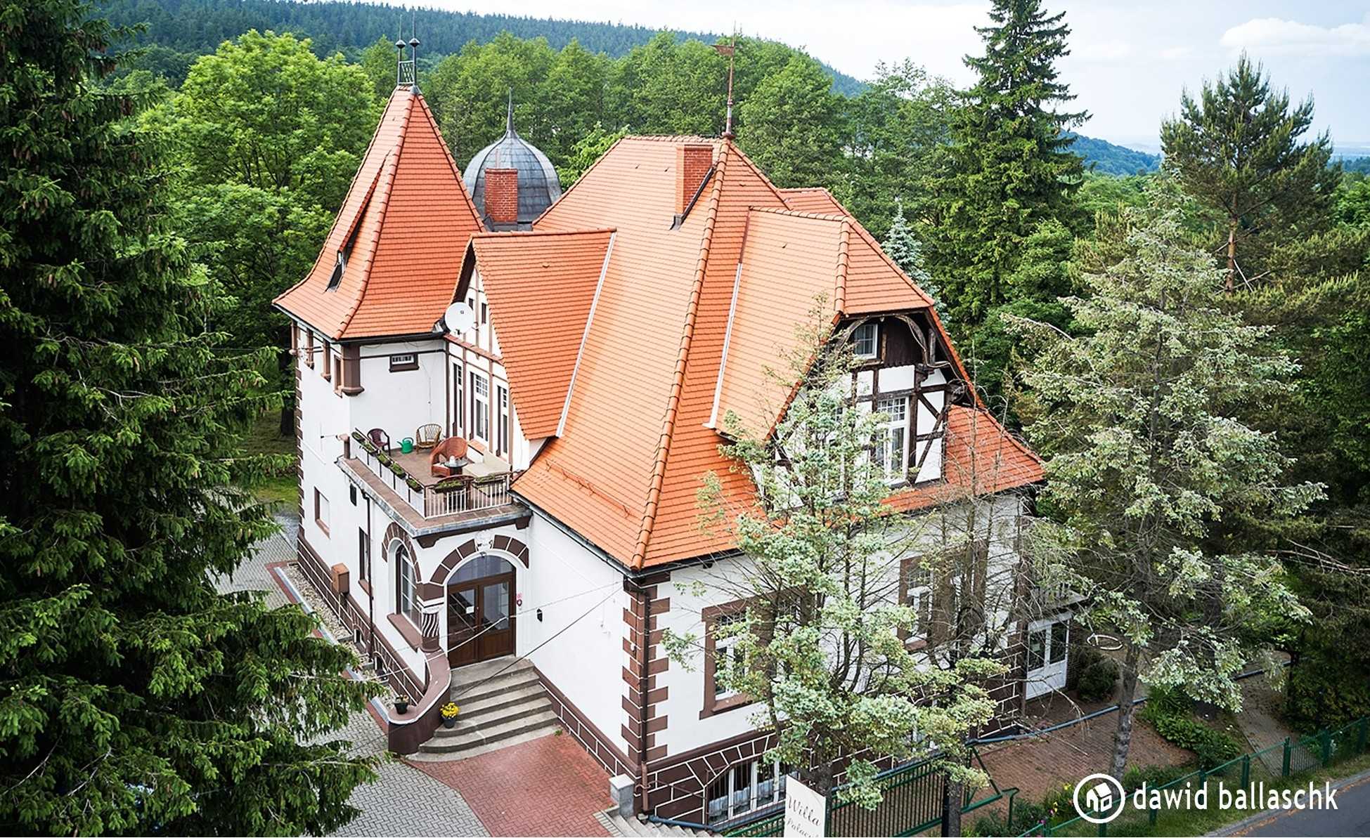 Immagini Bella villa nei Monti dei Giganti nella località termale di Swieradów Zdrój
