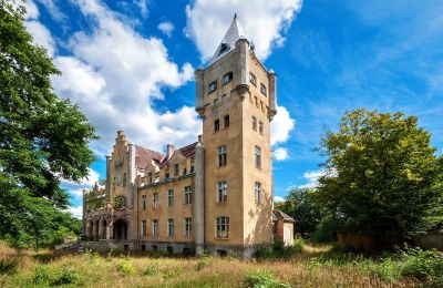 Immobili di carattere, Antico maniero prussiano nella Pomerania occidentale, Polonia