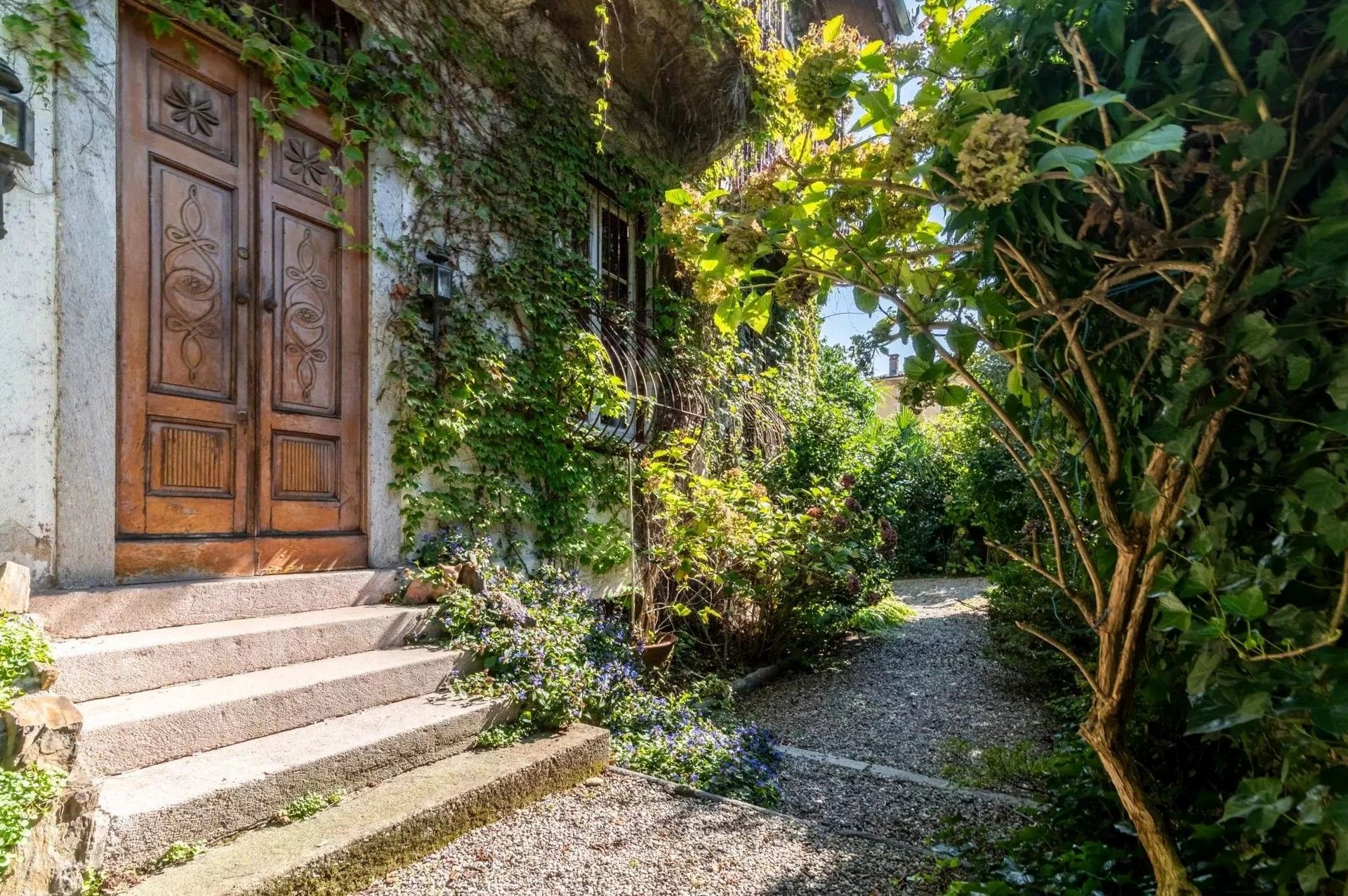 Immagini Villa borghese con giardino in posizione centrale a Verbania