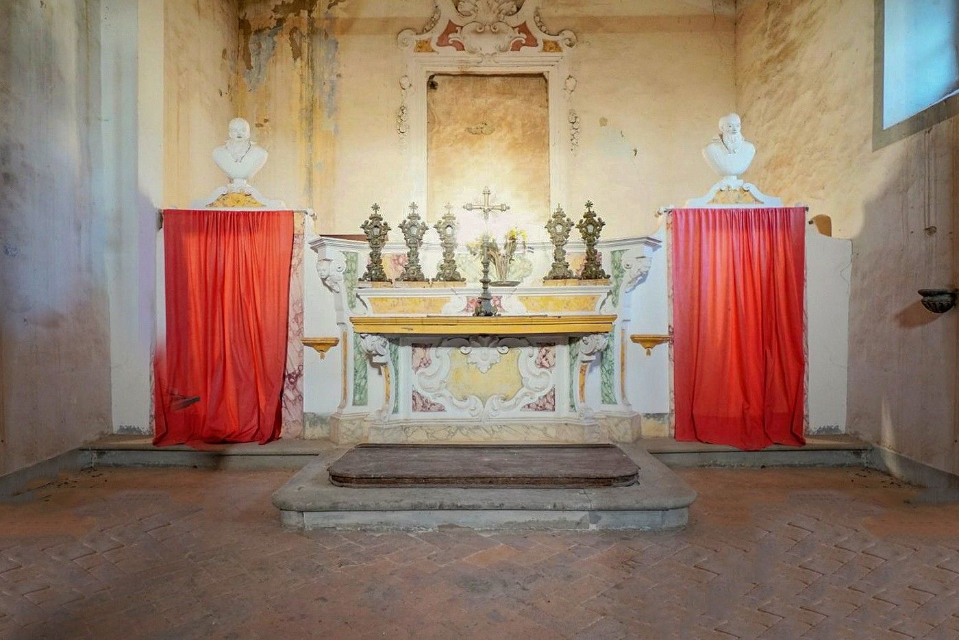 Immagini Villa di pregio a Castiglion Fiorentino con cappella, annessi e oliveto