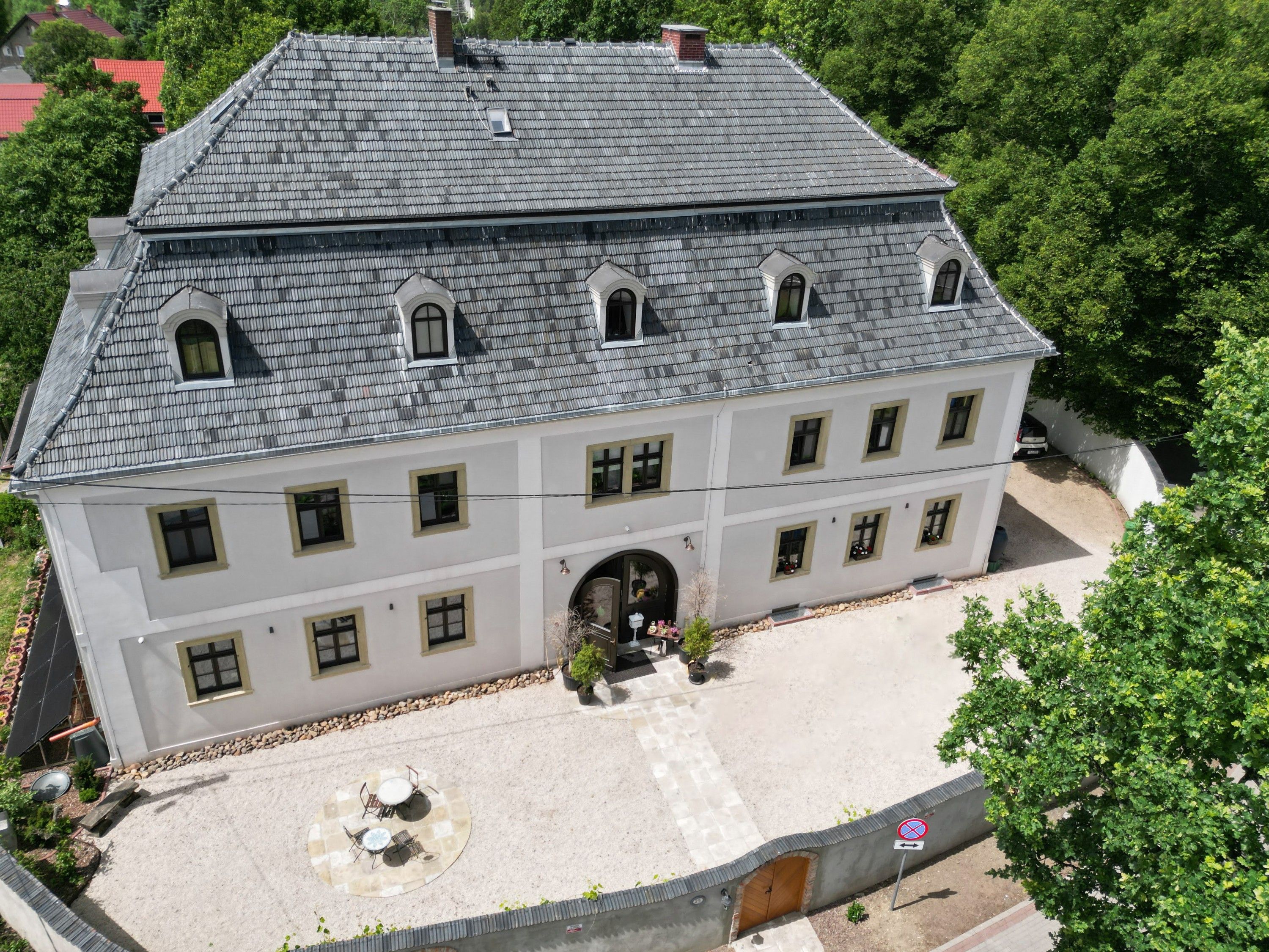 Immagini Casa padronale tardo-barocca tra Jelenia Góra e Wałbrzych