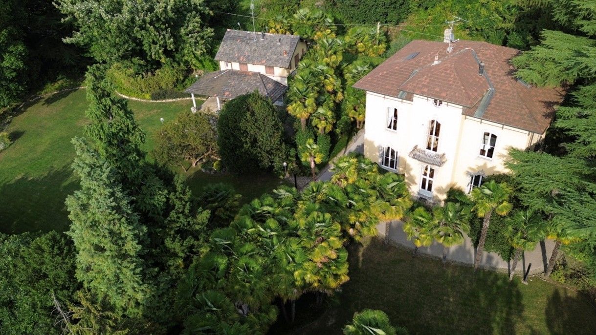 Immagini Incantevole villa liberty a Merate
