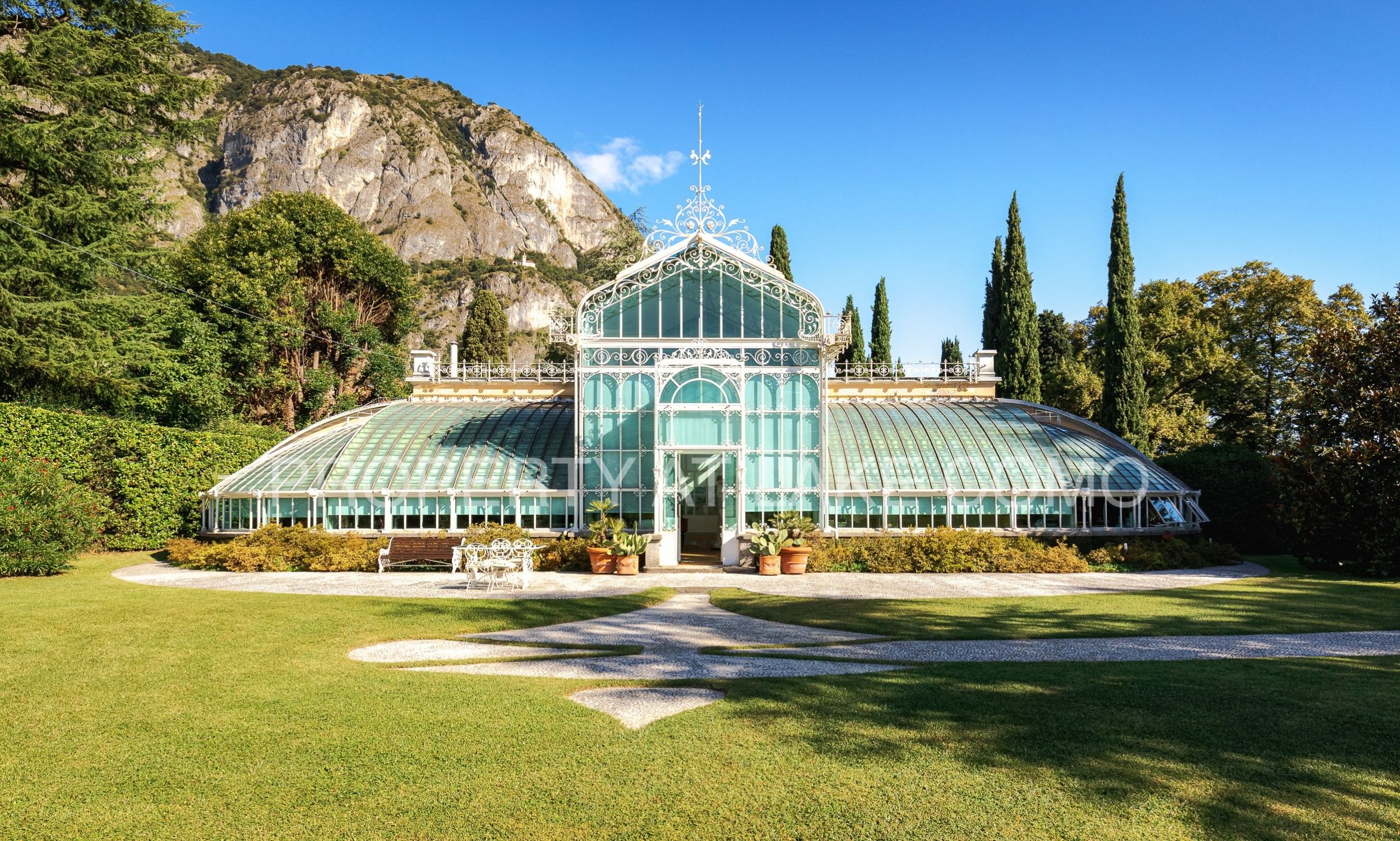 Proprietà unica sul lago di Como: serra a Griante, Villa storica in vendita