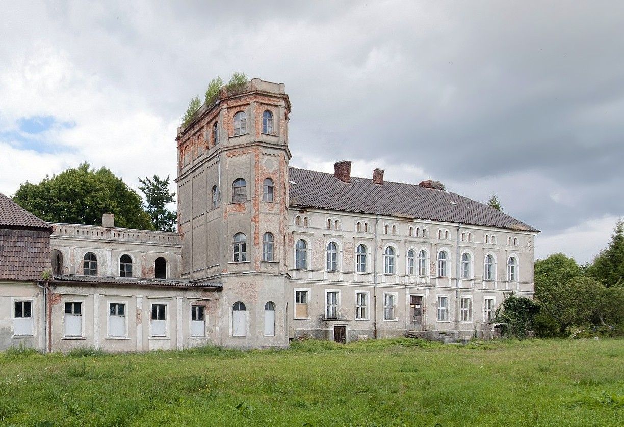 Immagini Casa padronale con parco in Pomerania, vicino al Mar Baltico