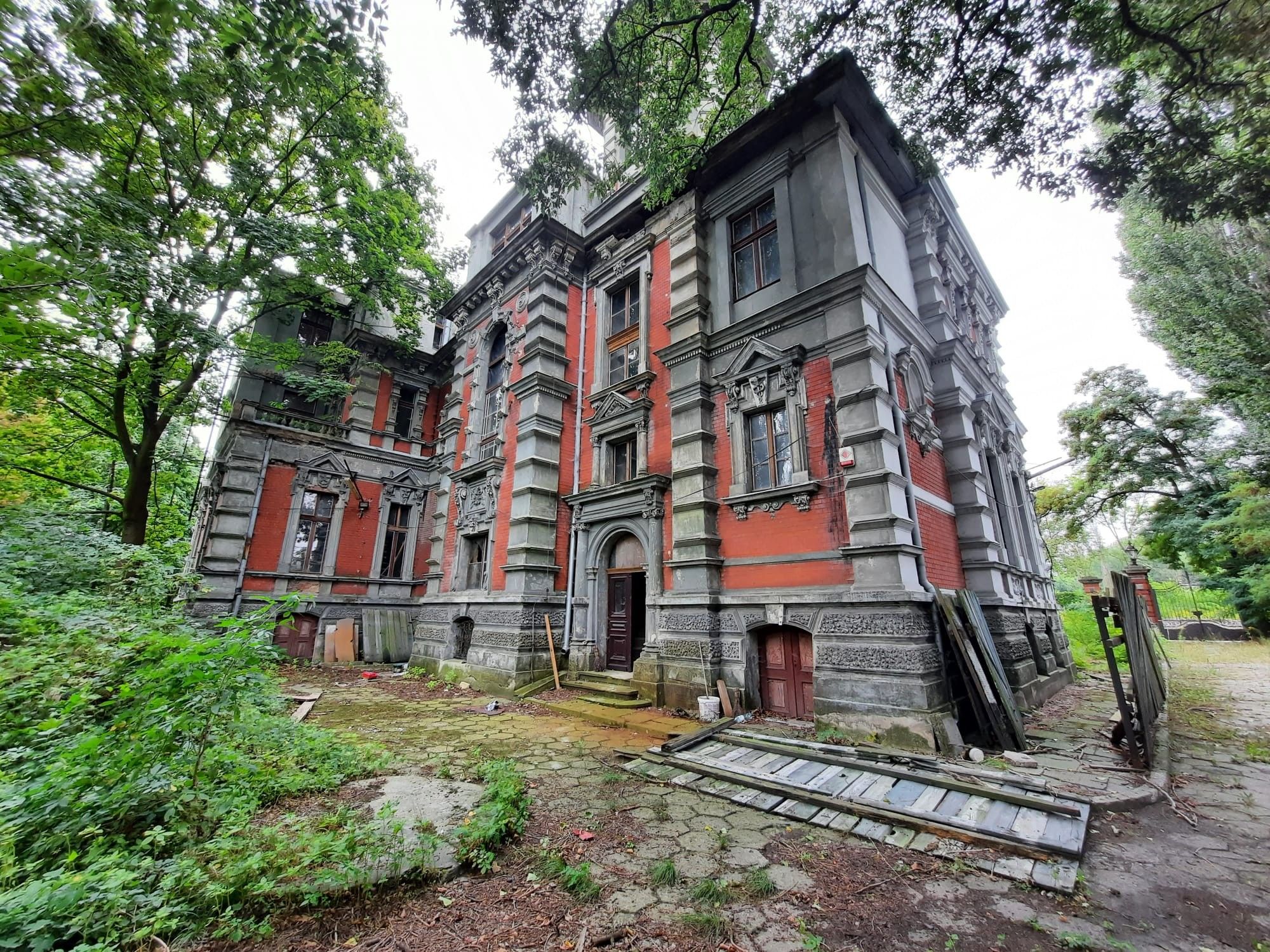 Immagini Magnifica villa neorinascimentale a Tomaszów Mazowiecki