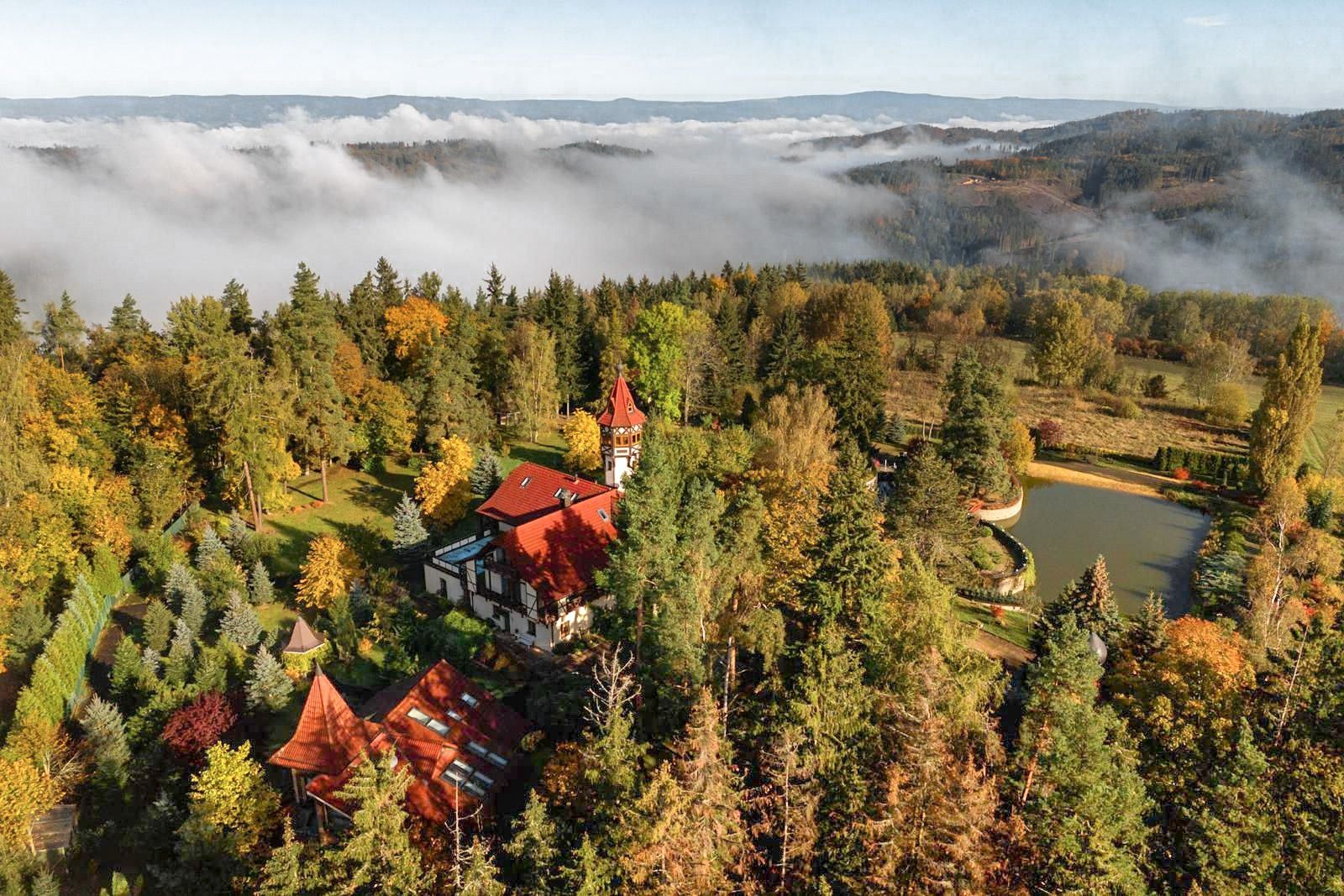 Immagini Villa eclettica vicino a Karlovy Vary, 6 ettari di terreno