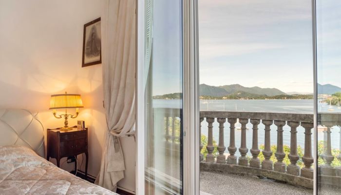 Appartamento in edificio storico in vendita 28040 Lesa, Piemonte,  Italia