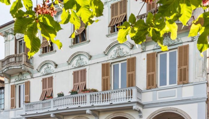 Appartamento in edificio storico in vendita 28040 Lesa, Piemonte,  Italia