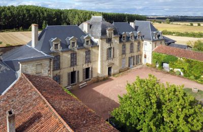 Palazzo in vendita Loudun, Nuova Aquitania:  Cortile