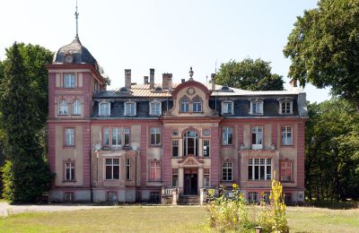 Immobili di carattere, Castello di Brzeźnica, confine Polonia-Germania